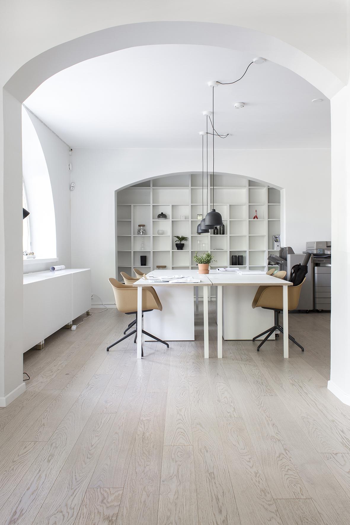 Tammi_Oak_valkomattalakattu_whitemattelacq_Bo_Helsinki_k02